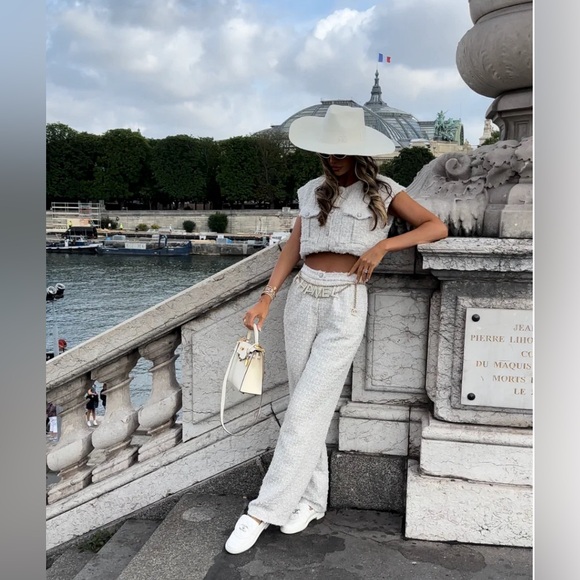Racheli Camille vest in beige and Valentin pant in beige - Picture 2 of 11